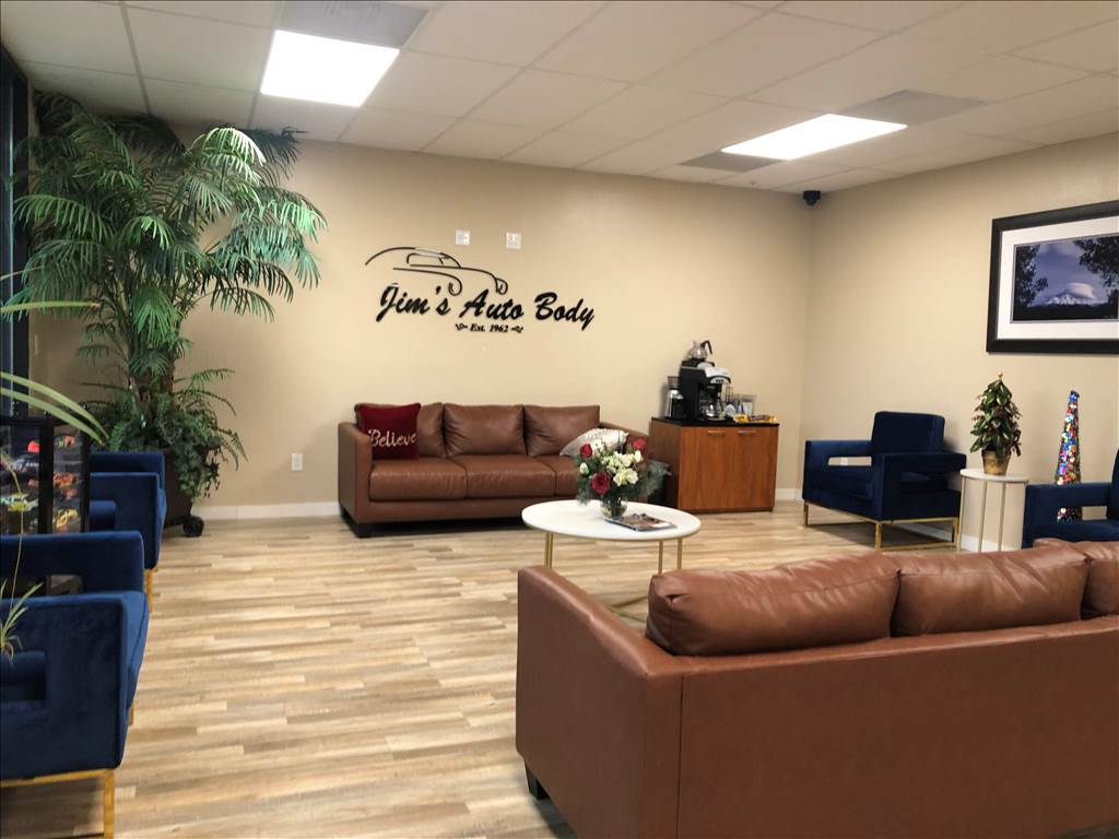 Shop Interior lounge couches - Antioch Collision Center - Jim's Auto Body 